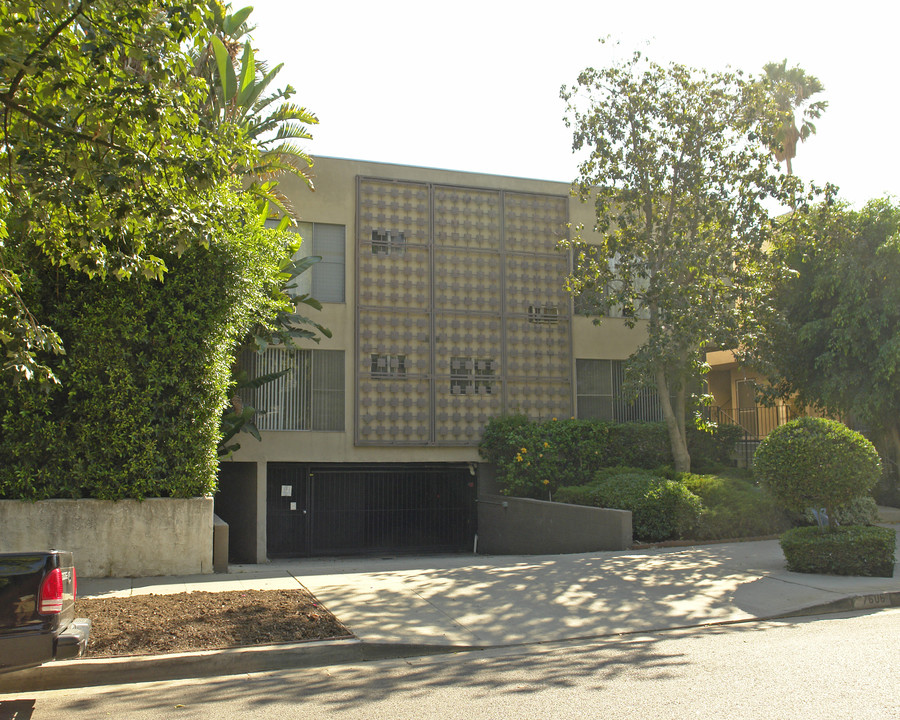 7606 Hampton Ave in Los Angeles, CA - Building Photo