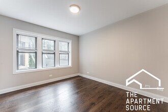 2238 N Sawyer Ave, Unit 2W in Chicago, IL - Building Photo - Building Photo