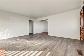 14 Shawnee Ct in Seaside, CA - Foto de edificio - Building Photo