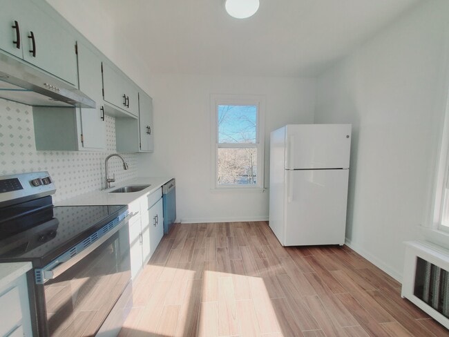 24 High St, Unit 2 in Norwalk, CT - Foto de edificio - Building Photo