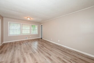 3135 Robin Rd in Decatur, GA - Building Photo - Building Photo