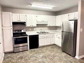 145 Meadowbrook Ct in Fayetteville, GA - Building Photo - Building Photo