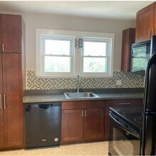 1997 Harvard Rd, Unit Upper in Berkley, MI - Building Photo - Building Photo