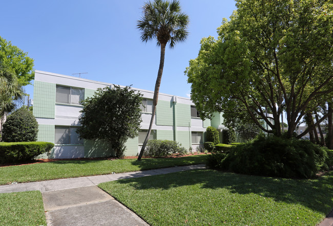 Carmen Apartments in Tampa, FL - Building Photo - Building Photo