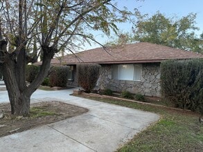 14606 Riverside St in Hesperia, CA - Building Photo - Building Photo