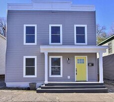81 W Pierpont St in Kingston, NY - Building Photo