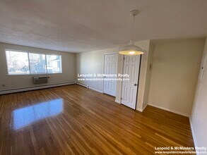 81 Litchfield St in Boston, MA - Foto de edificio - Building Photo