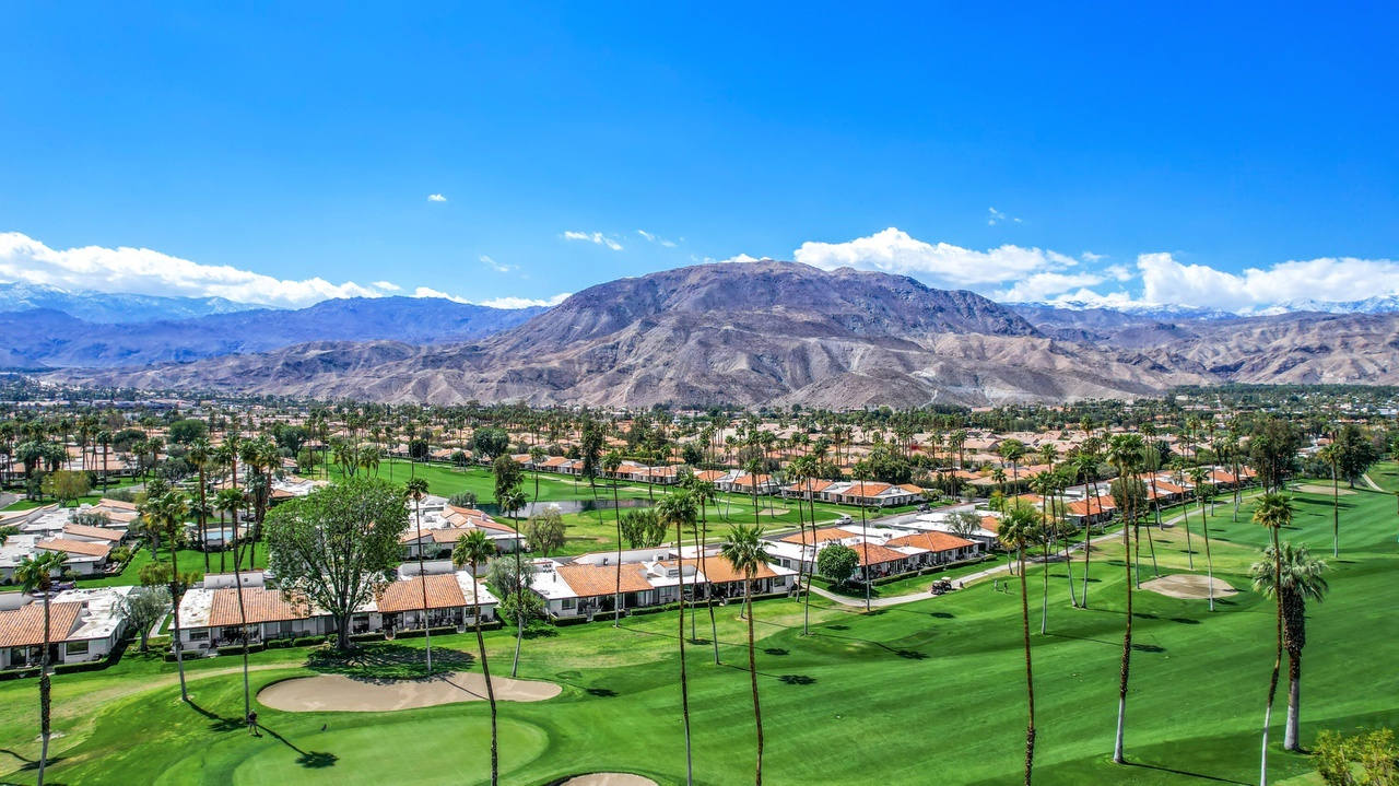 142 Avenida Las Palmas in Rancho Mirage, CA - Building Photo