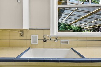 713 SE 27th Ave in Portland, OR - Building Photo - Building Photo