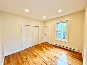 57 Forest St, Unit 2 in Providence, RI - Foto de edificio - Building Photo