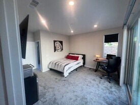 520 Serrano Summit Dr in Lake Forest, CA - Building Photo