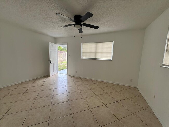 8922 El Portal Dr in Tampa, FL - Building Photo - Building Photo