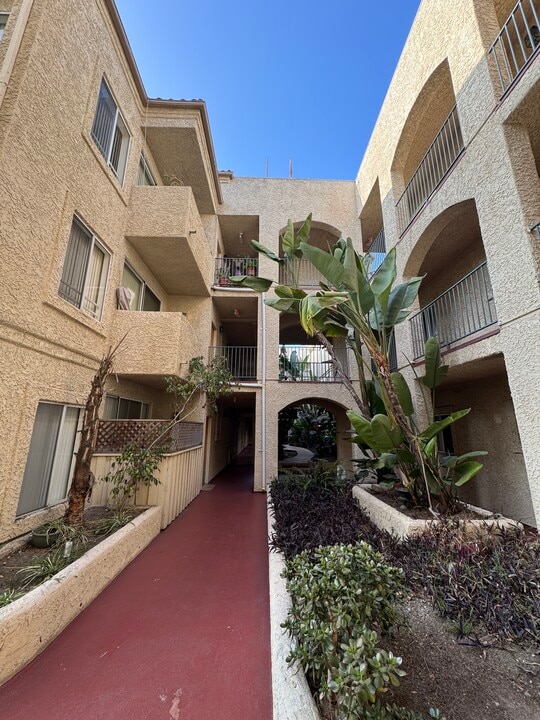 Villa Isabella in Culver City, CA - Building Photo