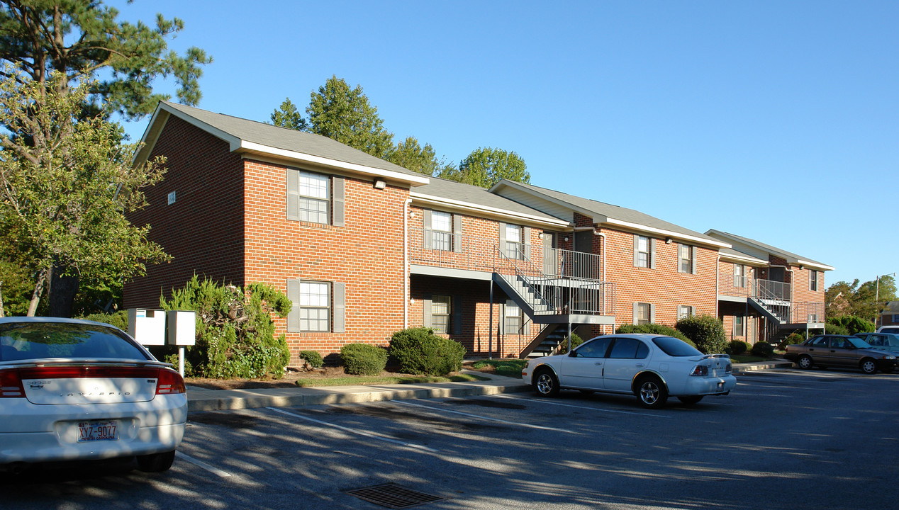 1130 SW Greenville Blvd in Greenville, NC - Building Photo