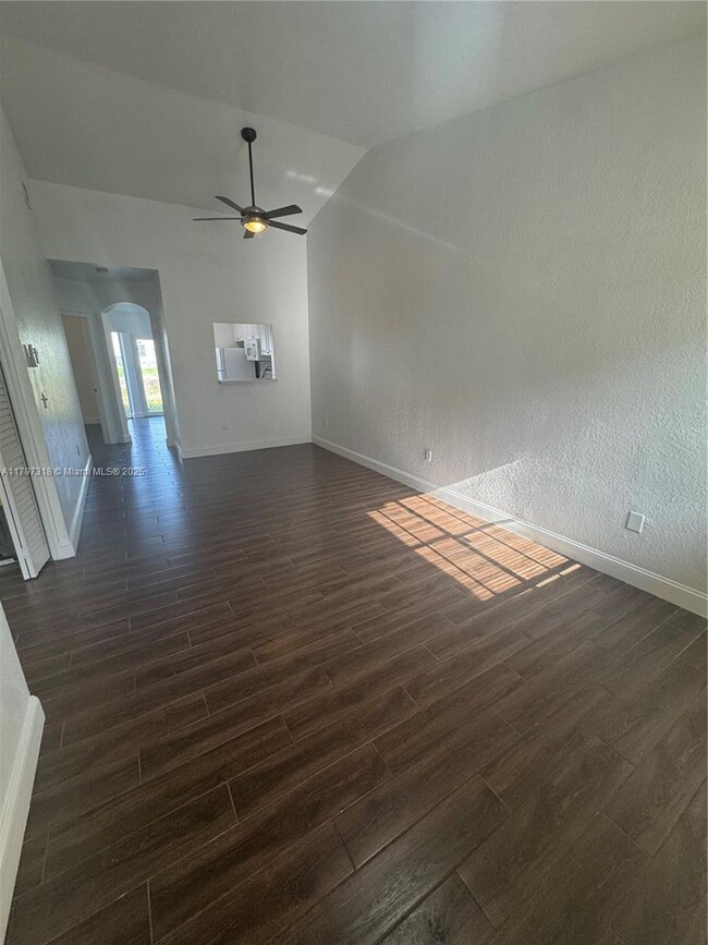 91 NE 13th St in Homestead, FL - Building Photo - Building Photo