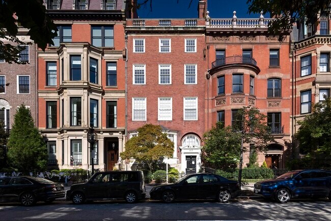 property at 169 Commonwealth Ave