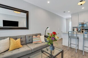 306 W Gaston St in Savannah, GA - Building Photo