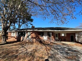 1006 River Rd in Selma, NC - Building Photo