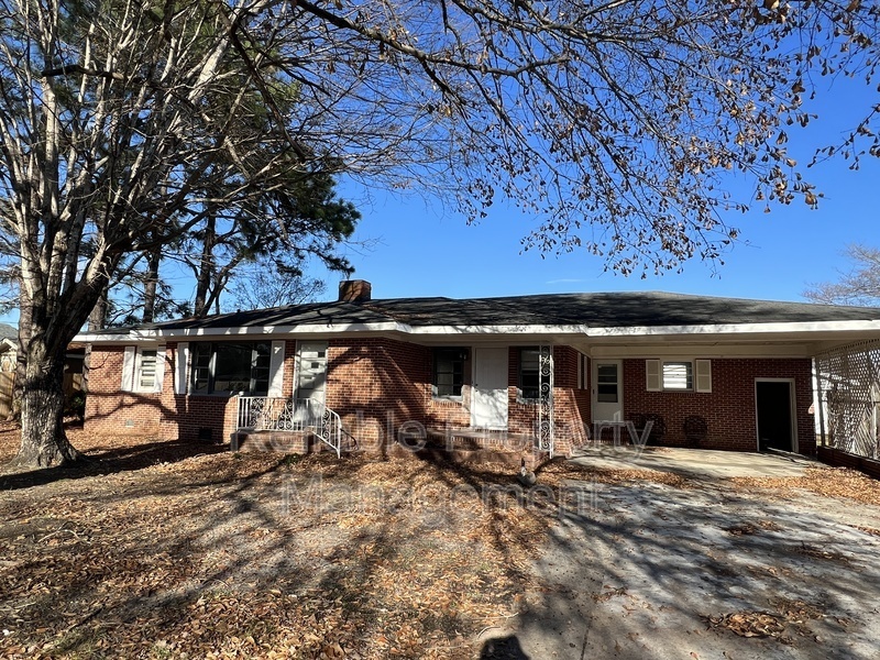 1006 River Rd in Selma, NC - Building Photo