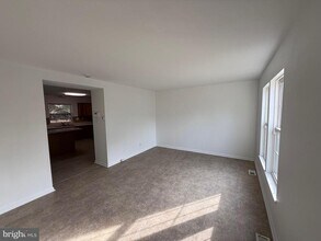 3 Coachlight Dr in Sicklerville, NJ - Building Photo - Building Photo