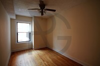 3521 N Racine Ave, Unit #3519-E2 in Chicago, IL - Foto de edificio - Building Photo