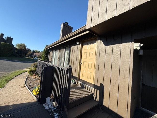 105 Westgate Dr in Edison, NJ - Building Photo - Building Photo