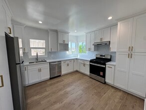 911 S Atlantic Blvd, Unit C in Alhambra, CA - Building Photo - Building Photo