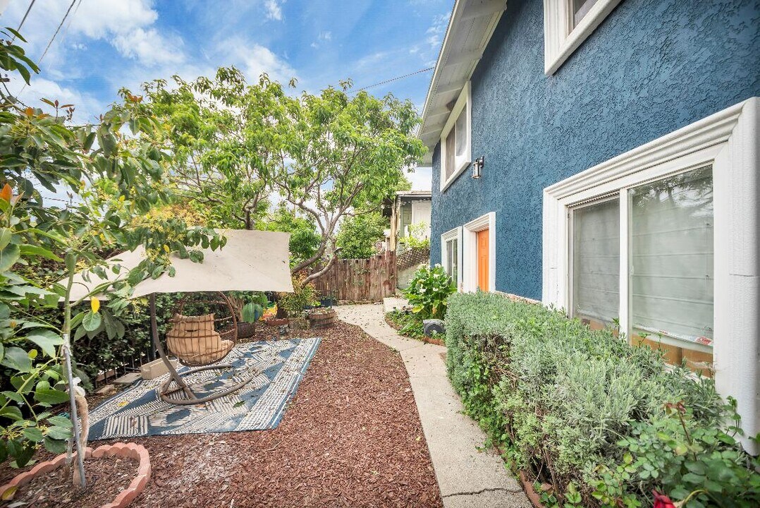 4338 Beagle St in Los Angeles, CA - Building Photo