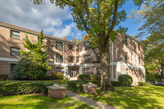 Great Neck Terrace Apartments in Great Neck, NY - Building Photo - Building Photo