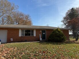 8667 N Ricks Dr E in McCordsville, IN - Building Photo