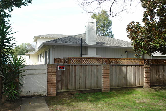 1327 Essex Way in San Jose, CA - Building Photo - Building Photo