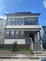 115 End Ave in Newark, NJ - Building Photo
