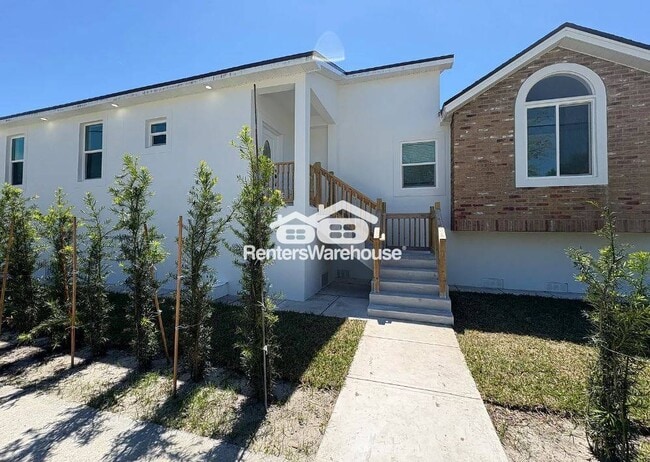 528 Wideview Ave in Tarpon Springs, FL - Foto de edificio - Building Photo