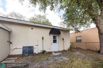 1735 SW 22nd St in Fort Lauderdale, FL - Building Photo - Building Photo