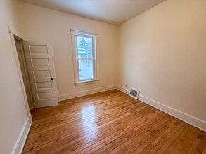 209 E Harding Ave in Ironwood, MI - Foto de edificio - Building Photo