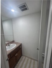 3720 Inverrary Dr, Unit 3720 Inverrary Dr # 3C in Lauderhill, FL - Building Photo - Building Photo