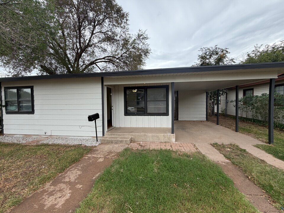 5003 35th St in Lubbock, TX - Building Photo
