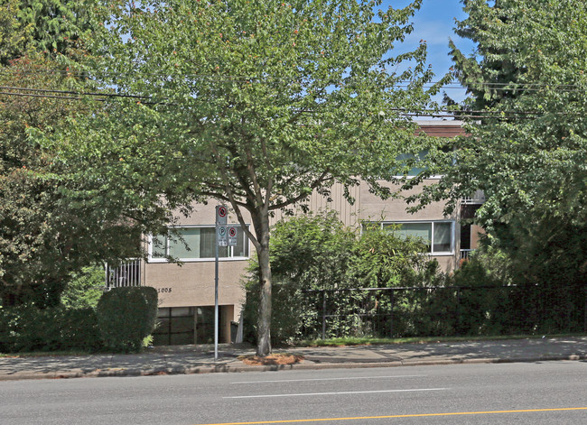 1005 E Broadway in Vancouver, BC - Building Photo - Primary Photo