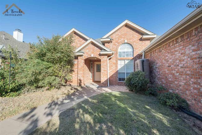 5417 Blazing Star Ln in Wichita Falls, TX - Foto de edificio - Building Photo