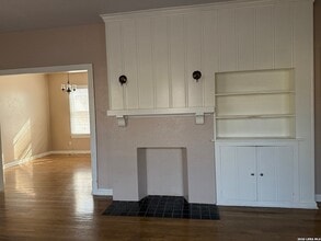 528 W Gramercy Pl in San Antonio, TX - Foto de edificio - Building Photo