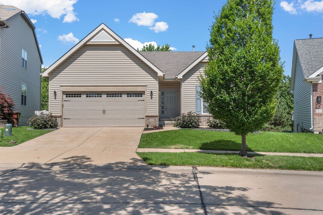 401 Newkirk Cir in St. Peters, MO - Building Photo