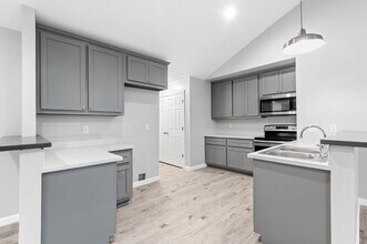 10922 Village Trail Dr in Houston, TX - Foto de edificio - Building Photo