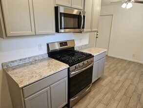 1007 Utopia Ln in San Antonio, TX - Building Photo - Building Photo