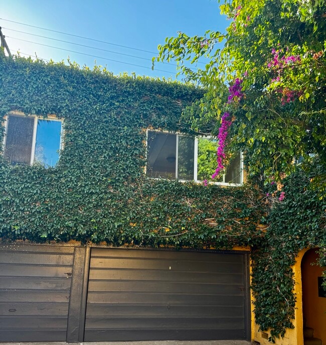 921 S Curson Ave, Unit 921