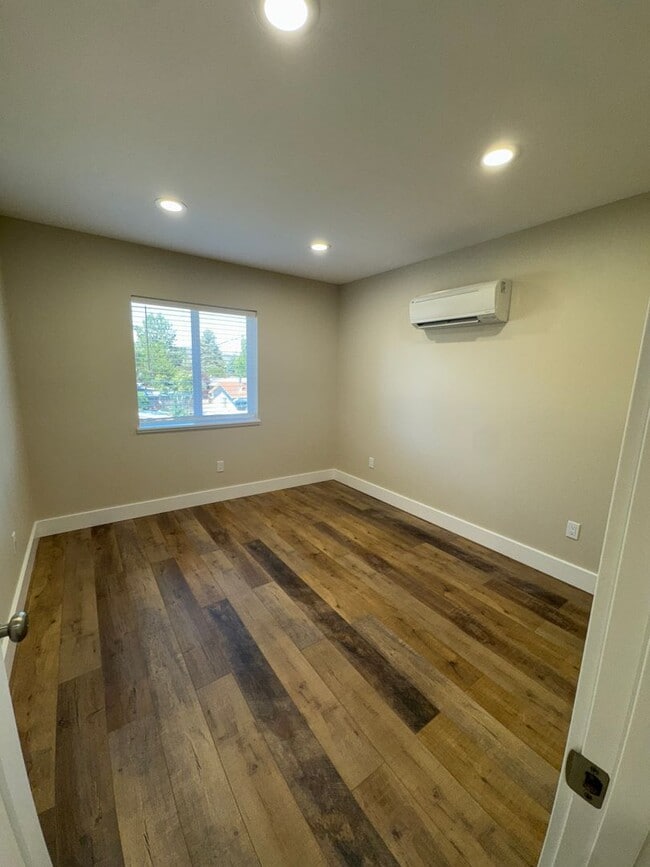 1242 NE Dempsey Dr in Bend, OR - Building Photo - Building Photo