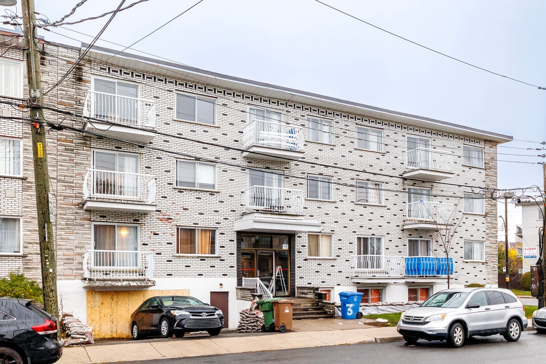 5360 Patricia Av in Montréal, QC - Building Photo