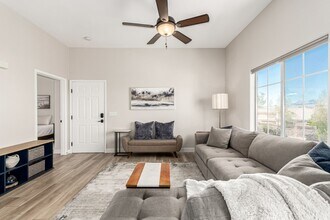 9303 Gilcrease Ave in Las Vegas, NV - Building Photo - Building Photo