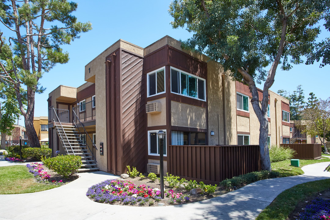 104 Brookstone Apartments in Buena Park, CA - Building Photo