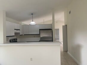 9848 SW 117th Plz in Miami, FL - Building Photo - Building Photo