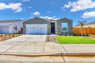 6173 E Robinson Ave in Fresno, CA - Building Photo